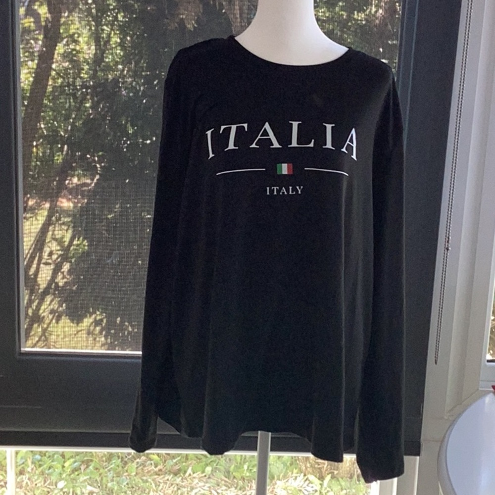 Black long sleeve t-shirt